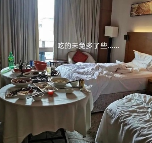 在熟睡的偶像床头唱歌、浴缸洗澡？起底娱乐圈的私生饭有多可怕