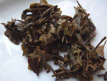 鞋子穿久了发臭太难闻，3样东西往鞋内撒一把，一周都不用刷