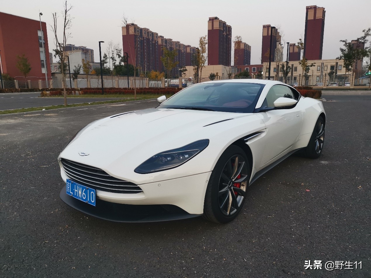 优雅、绅士于一身，亲测阿斯顿-马丁DB11 V8 Coupe