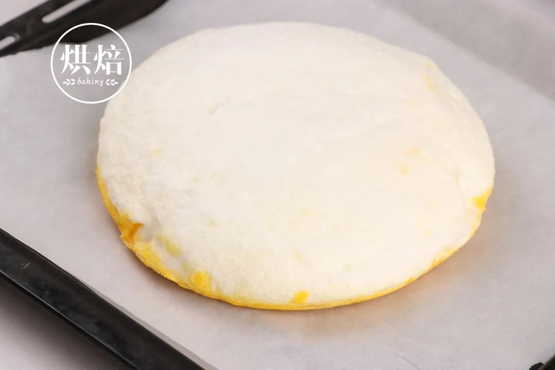 用平底锅煎了个蛋糕 播放量一不小心上了千万 软软呼呼像云朵