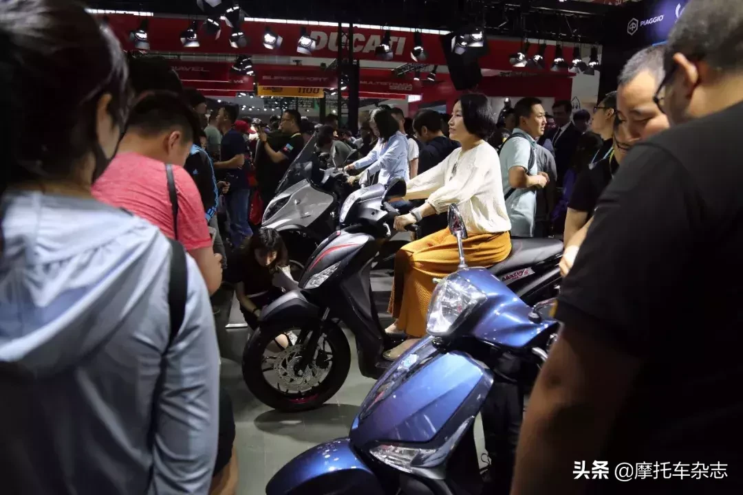 新款Vespa 300售价4.98万起，横置V缸ADV发布！