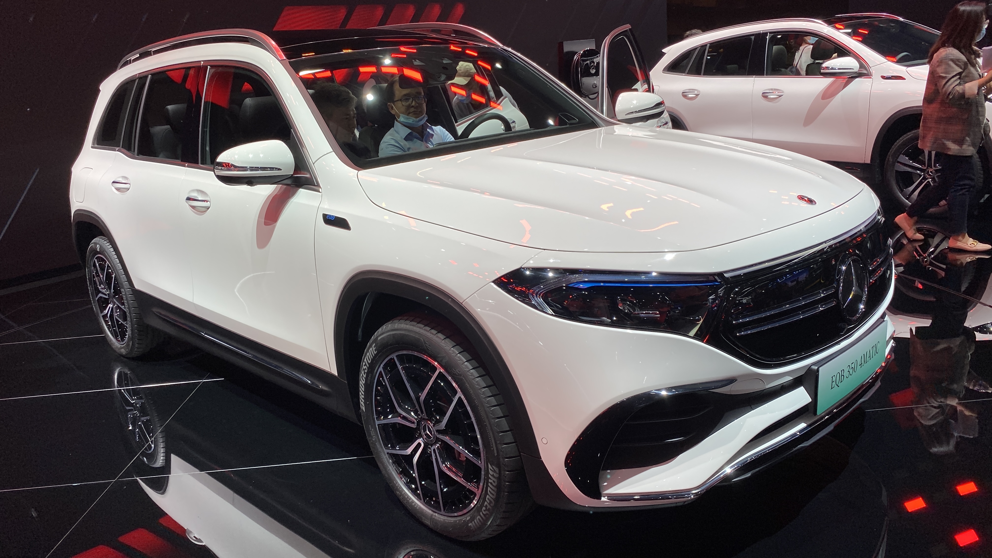 综合续航512公里奔驰eqb在广州车展上市