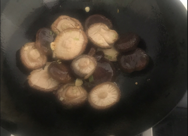 要不要这么秀？香菇做成鲍鱼？怎么做好吃呢？