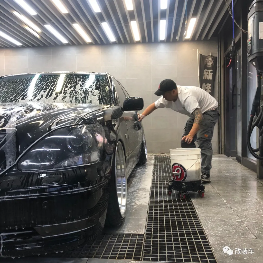 从修理厂到婚姻殿堂，夫妻共同打造低趴雷克萨斯LS430