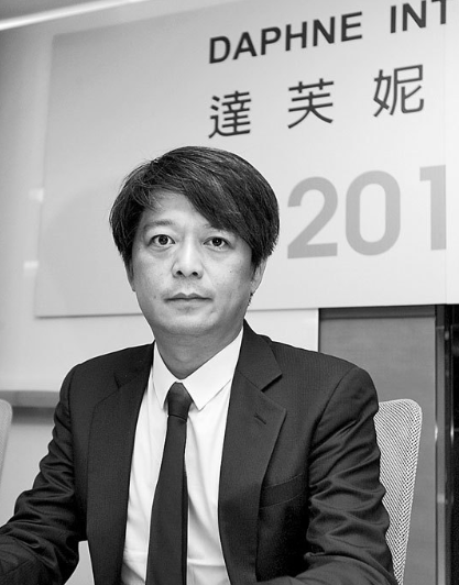 企业家泡女明星必死定律？“女鞋之王”达芙妮的陨落