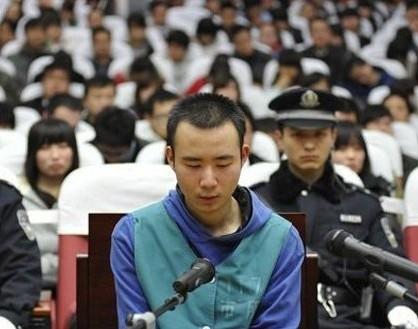 “反面教材”药家鑫：出生高教家庭，却误信网络流言，撞人后碾压