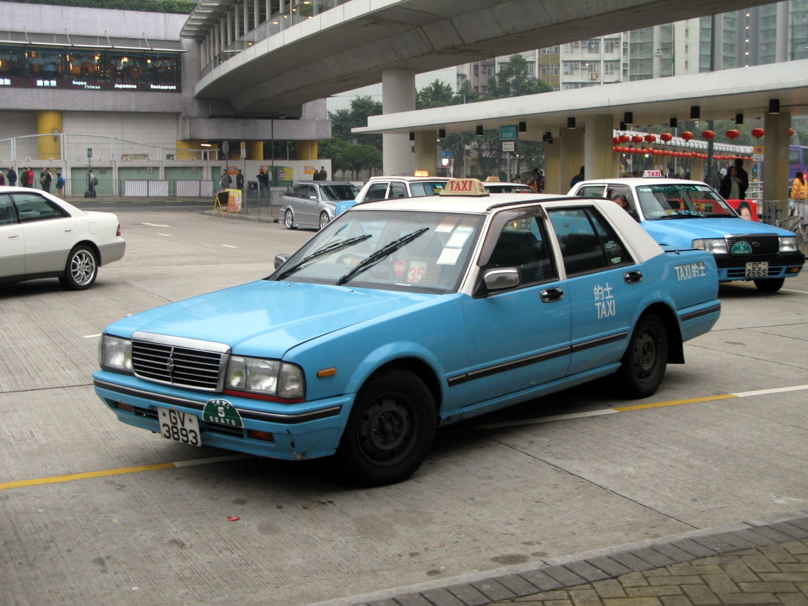 深扒香港出租车：为何宁愿用30年的老皇冠，也不用比亚迪电动车？