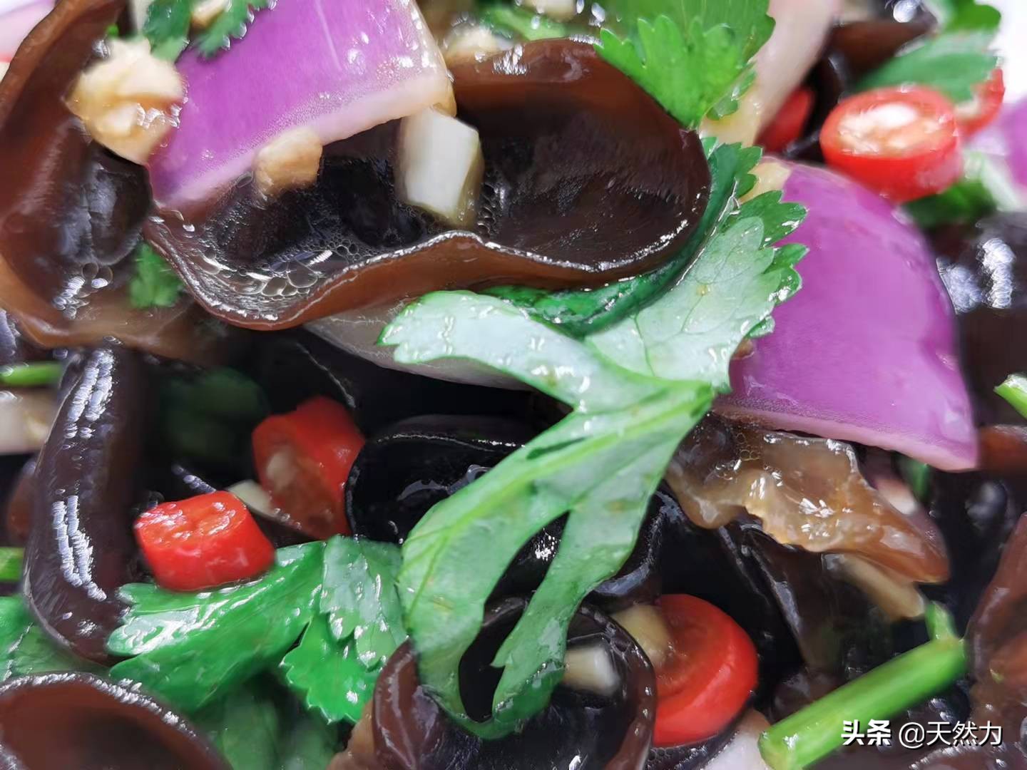 饭店的洋葱拌木耳是怎么做出来的，告诉你步骤和技巧，收藏好哦