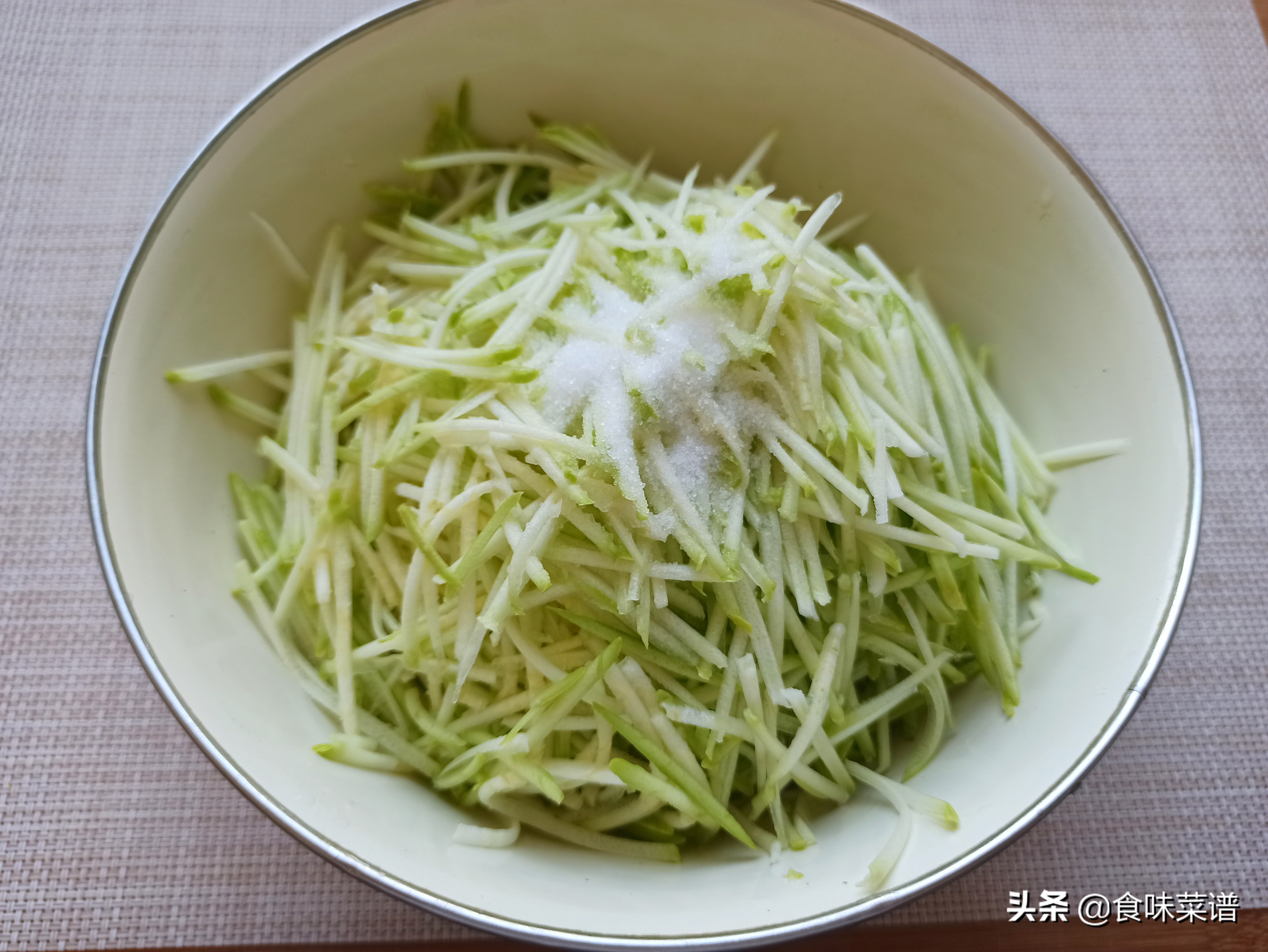 头伏到吃饺子，分享8种饺子馅的调法，有荤有素，鲜嫩营养又多汁