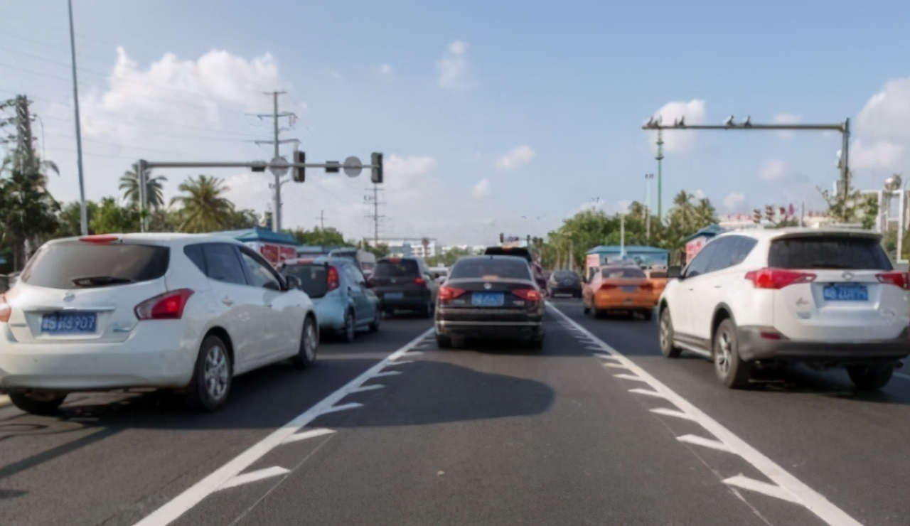 老司机：遇到“锯齿车道”要小心！开错就是扣六分，罚200块