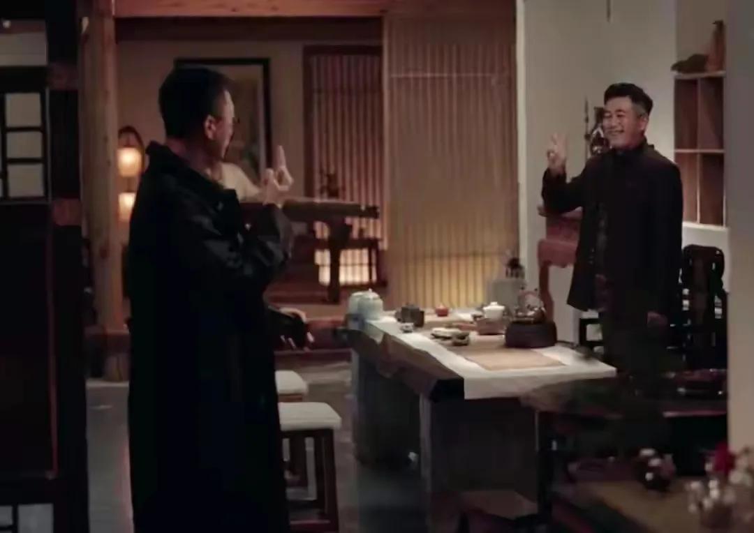 孙红雷和老婆主演的《扫黑风暴》火了，网友却在评论区呼唤丁嘉丽