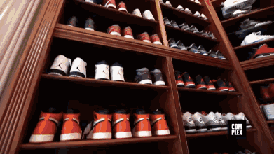 陈冠希潮牌clot与Nike联名新款球鞋，鞋底是针灸穴位图？