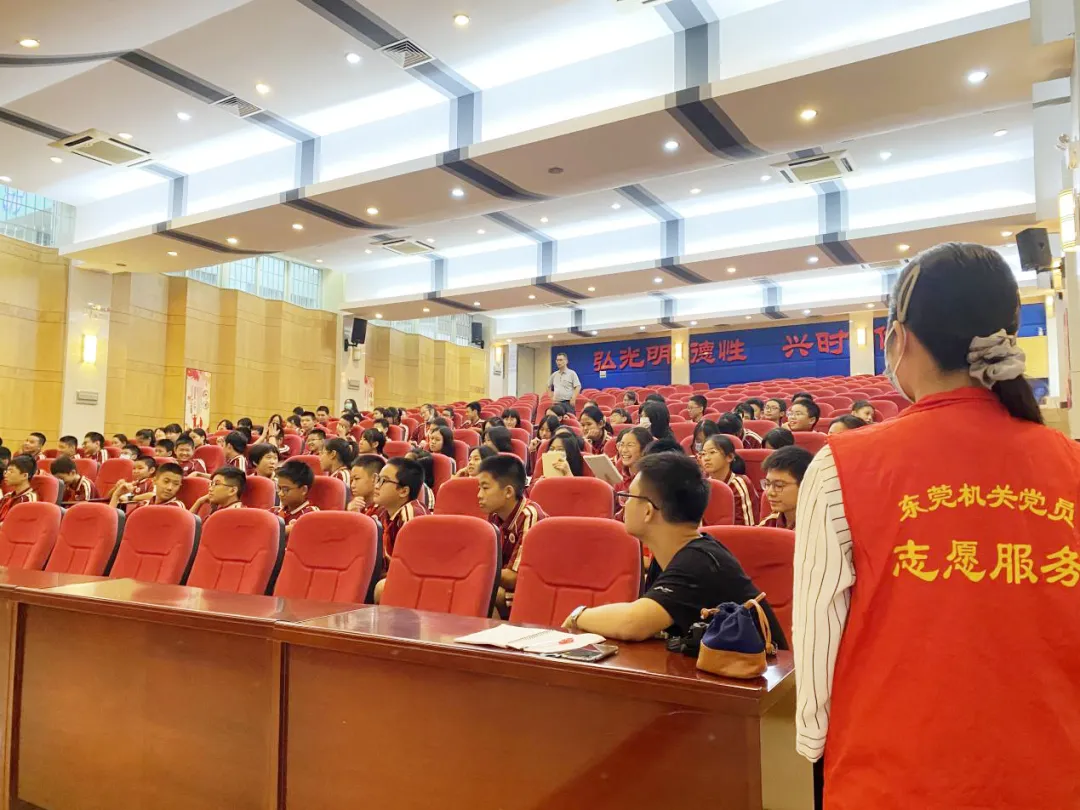 鸦片战争博物馆禁毒小分队走进东城中学