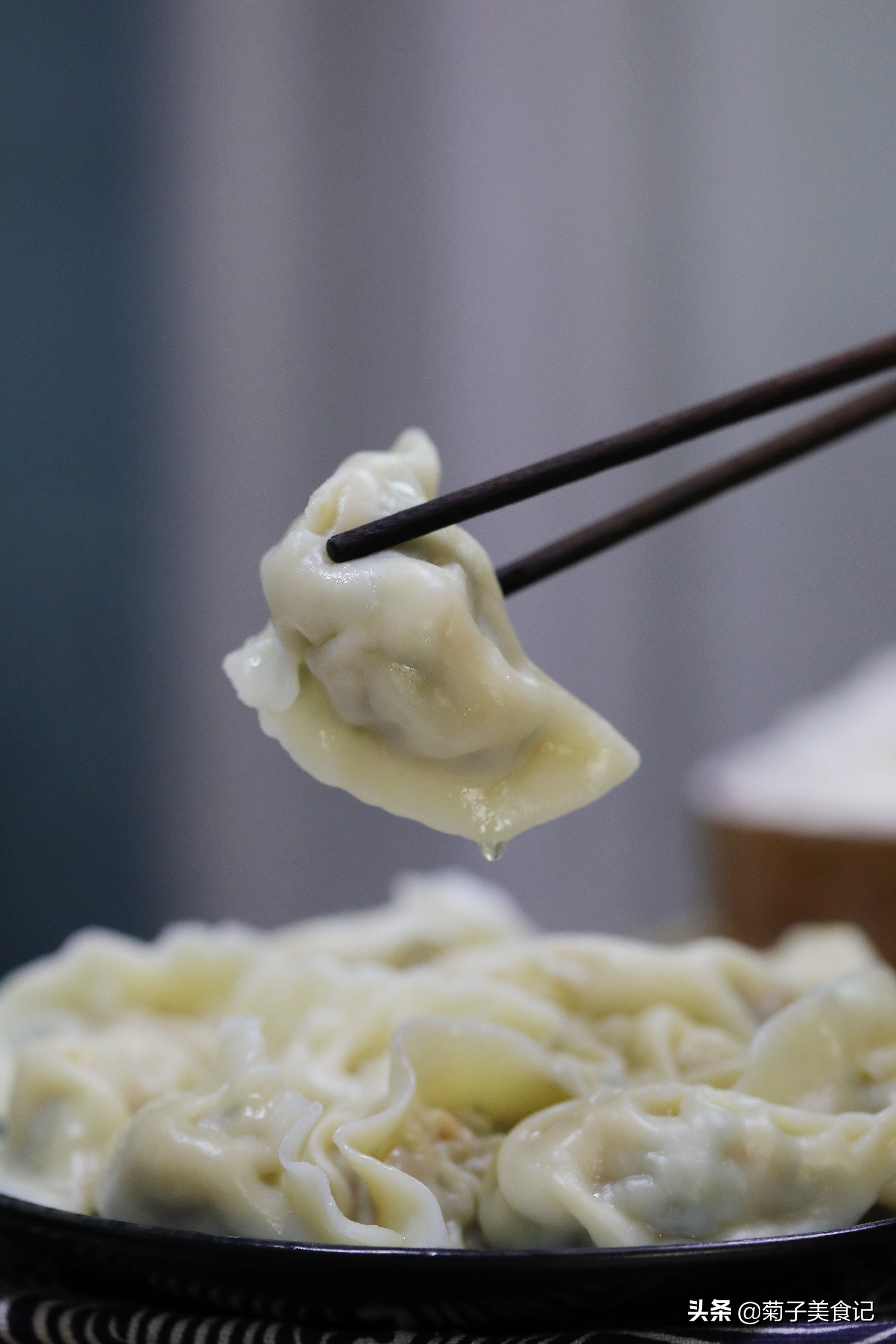 野生天然荠菜，包成水饺比韭菜馅还香，调馅技巧学起来，值得收藏