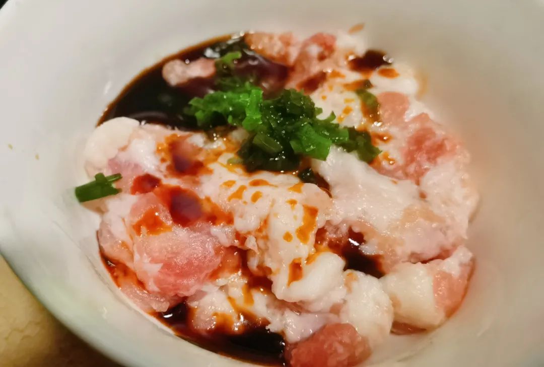 超下饭的油豆腐塞肉，一口一个很过瘾，肉香和豆香结合在一起