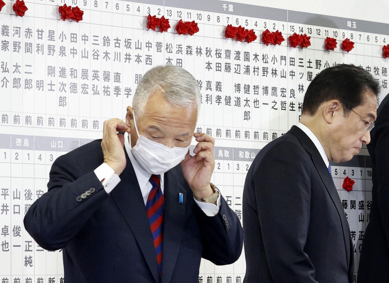 上任一个月就连任成功！日本首相岸田文雄却笑不起来：包机竞选难打动人心，号称“对华一步都不退让”