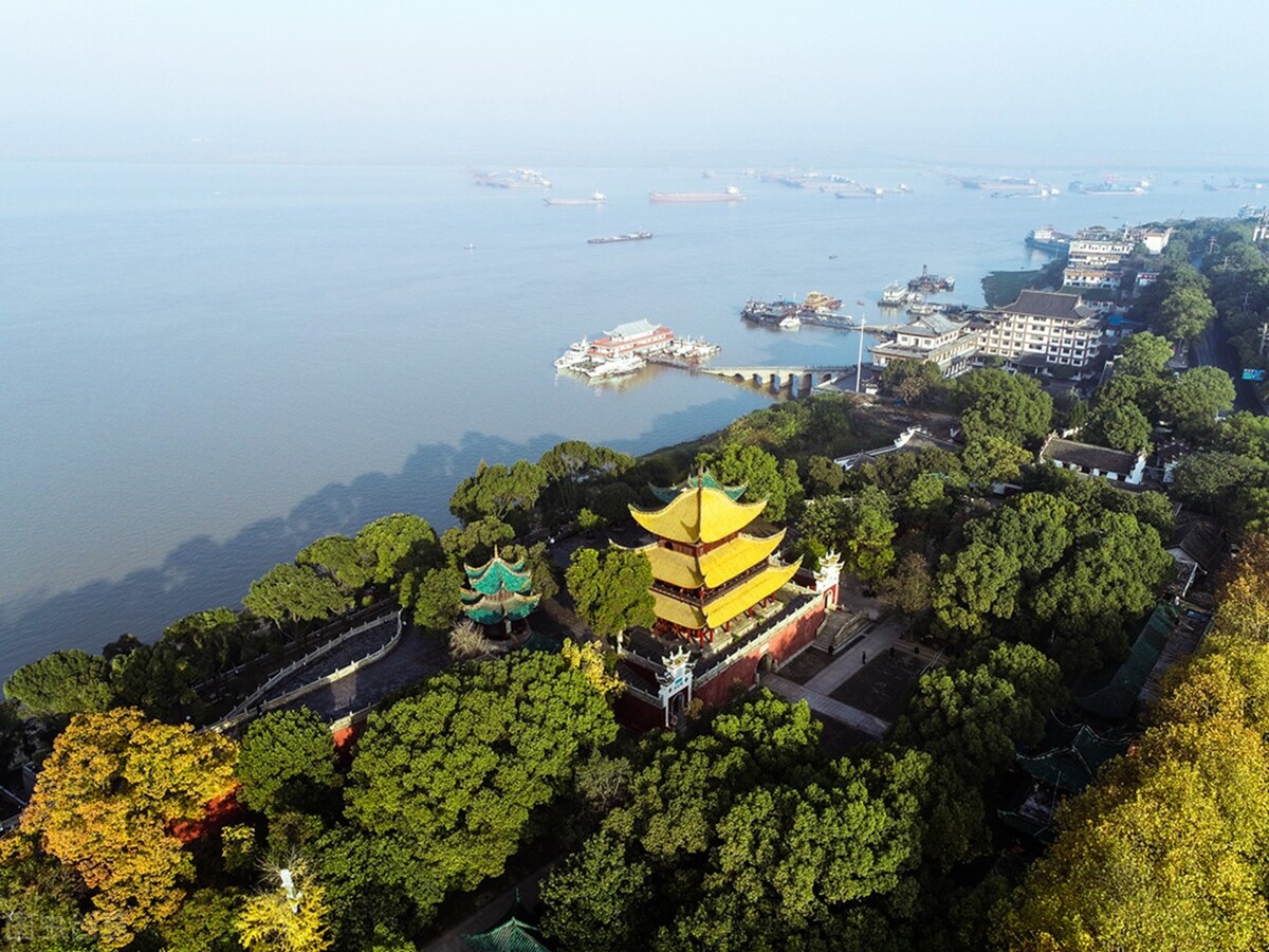 这张图片告诉你岳阳楼和洞庭湖,长江的地理位置我看巴陵郡的美丽景色