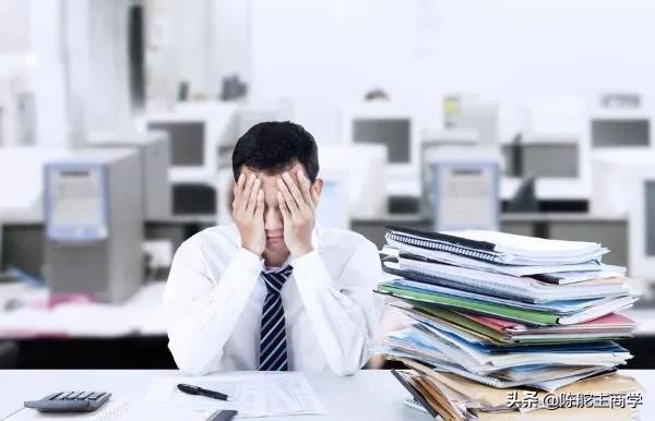 虽然我兼职做自媒体可以月入过万，但还是不建议你做自媒体