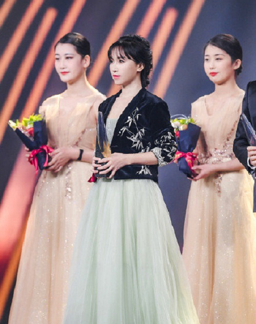 网红李子柒（李佳佳背景资料）怎么停止更新视频,资本手段背后有什么秘密?