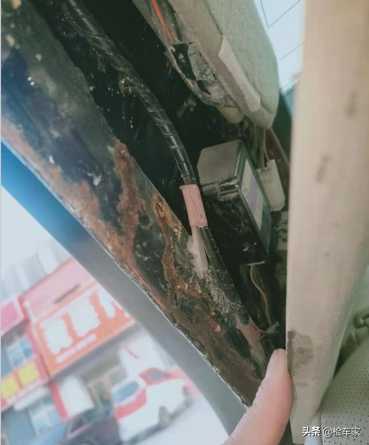 三年开了11万公里的丰田凯美瑞要价4万，打开维保记录买主无语