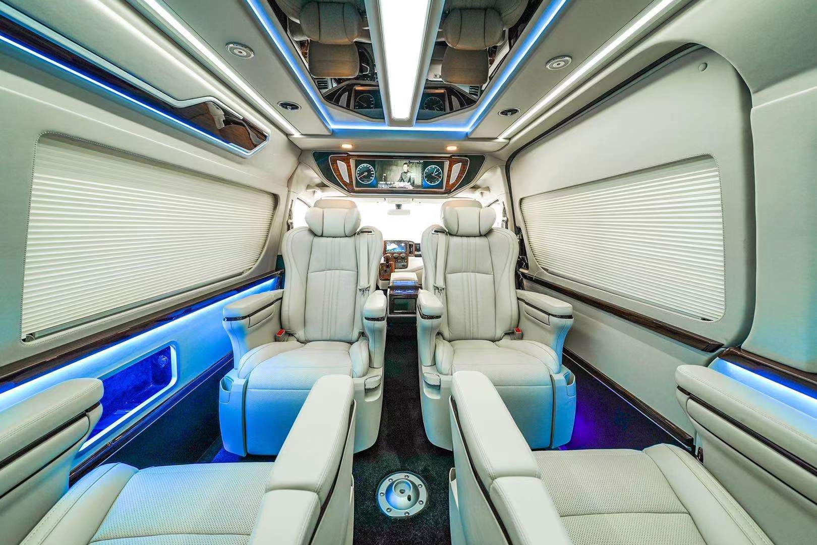 实拍5.9米长的丰田保姆车！配4个埃尔法航空座椅，MPV头号霸主？