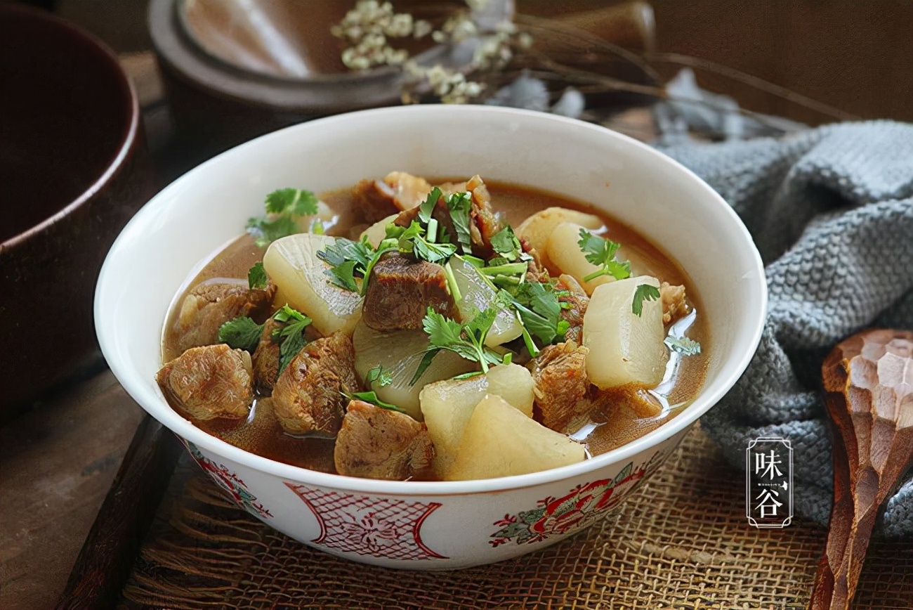 明日霜降，这9种食物要多吃，顺应时节营养足，轻松度过季节交替