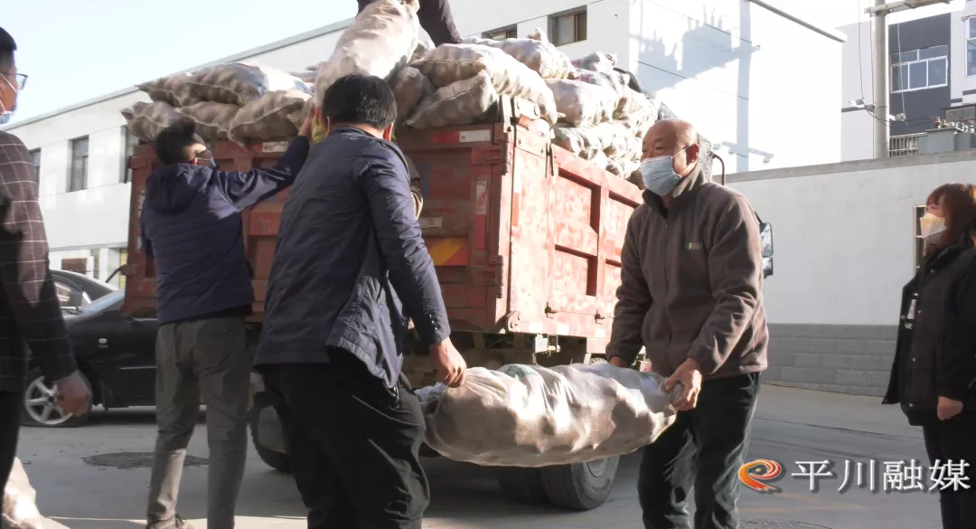 暖心助农 携手战“疫” 平川区复兴乡汉口村驻村工作队助力农产品销售