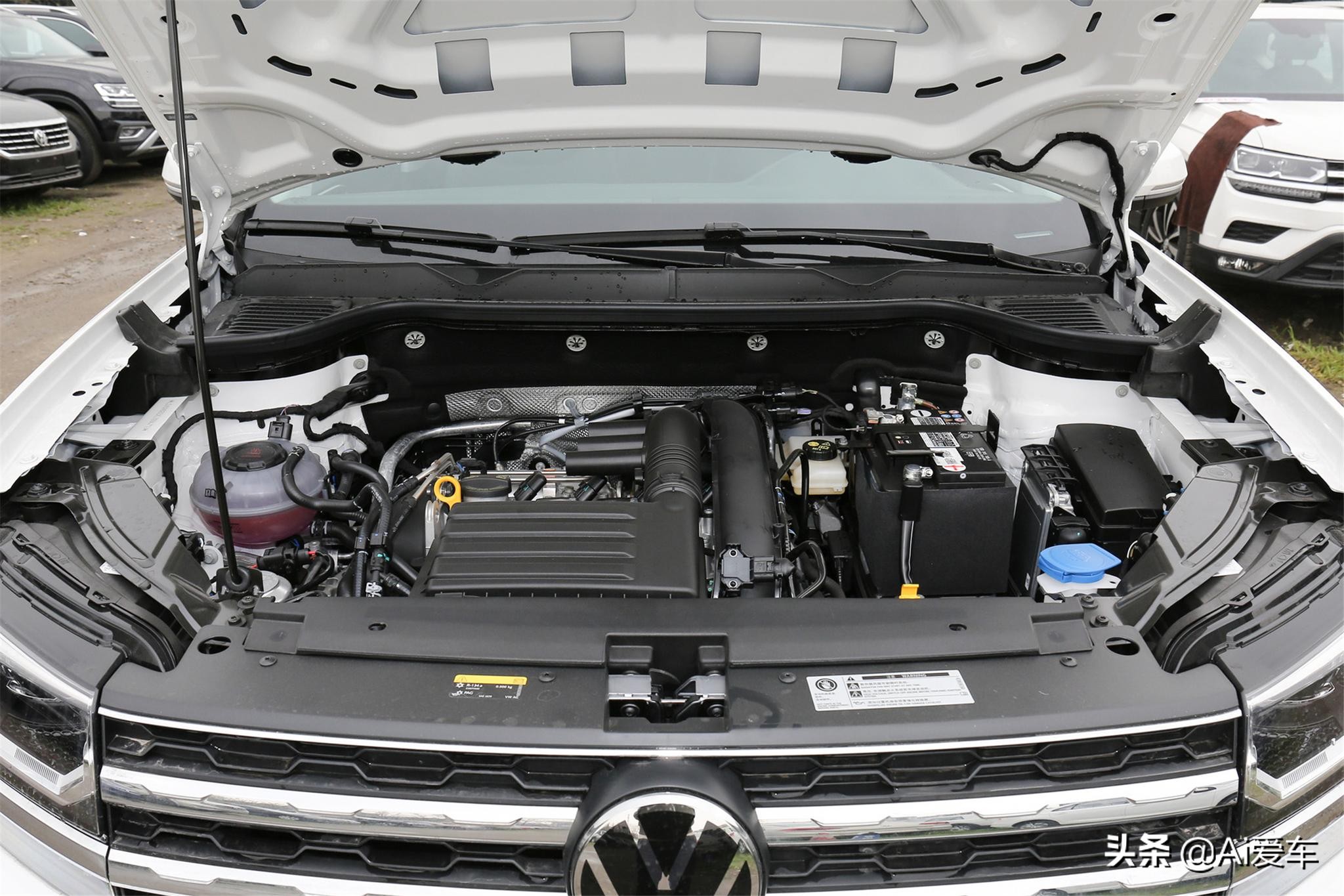 大空间德系热销家用SUV，车身好停车油耗5.9L，带你看大众途岳