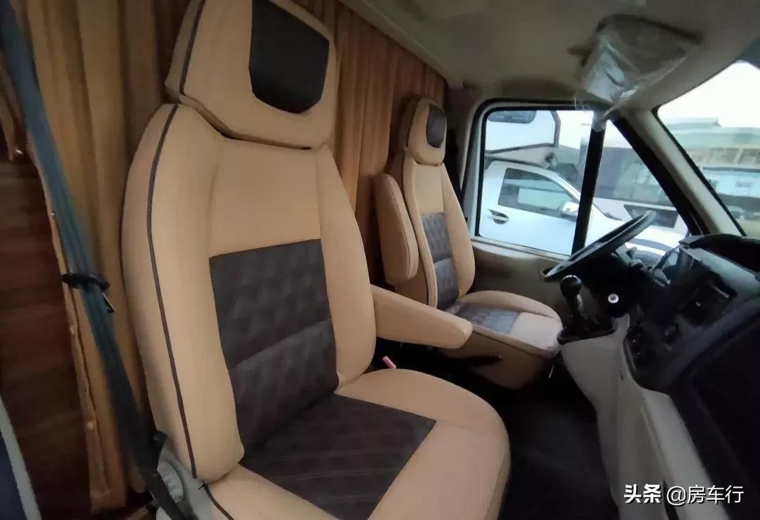 可上京牌的柴油车，六座五卧，趣蜂福特全顺新世代C型房车