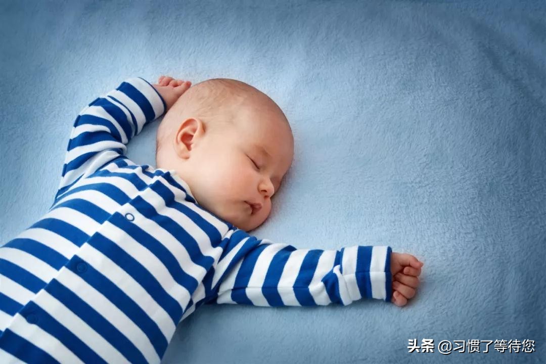 宝宝睡觉总摇头，这是病了吗？
