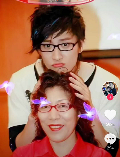 乔任梁妈妈失去儿子还被网络霸凌，网友攻击她长相，她仍笑对恶语
