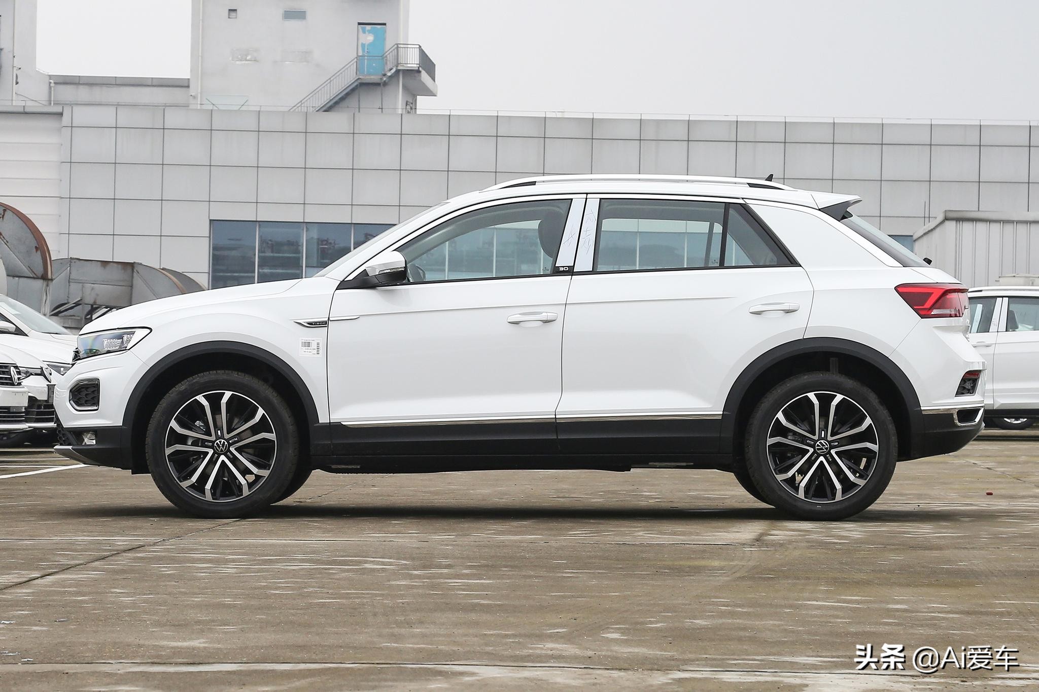 便宜省心车身好停，德系自动挡家用SUV，油耗6L不到，T-ROC探歌