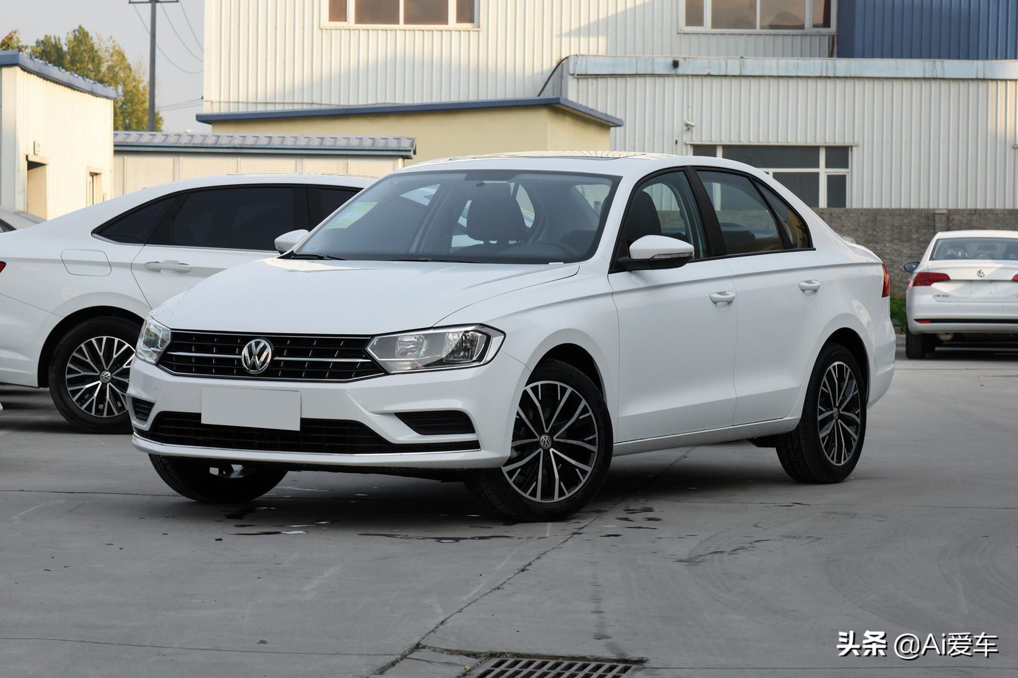 AT自动油耗5.9L，合资热销三厢家轿，便宜近乎国产，实拍大众宝来