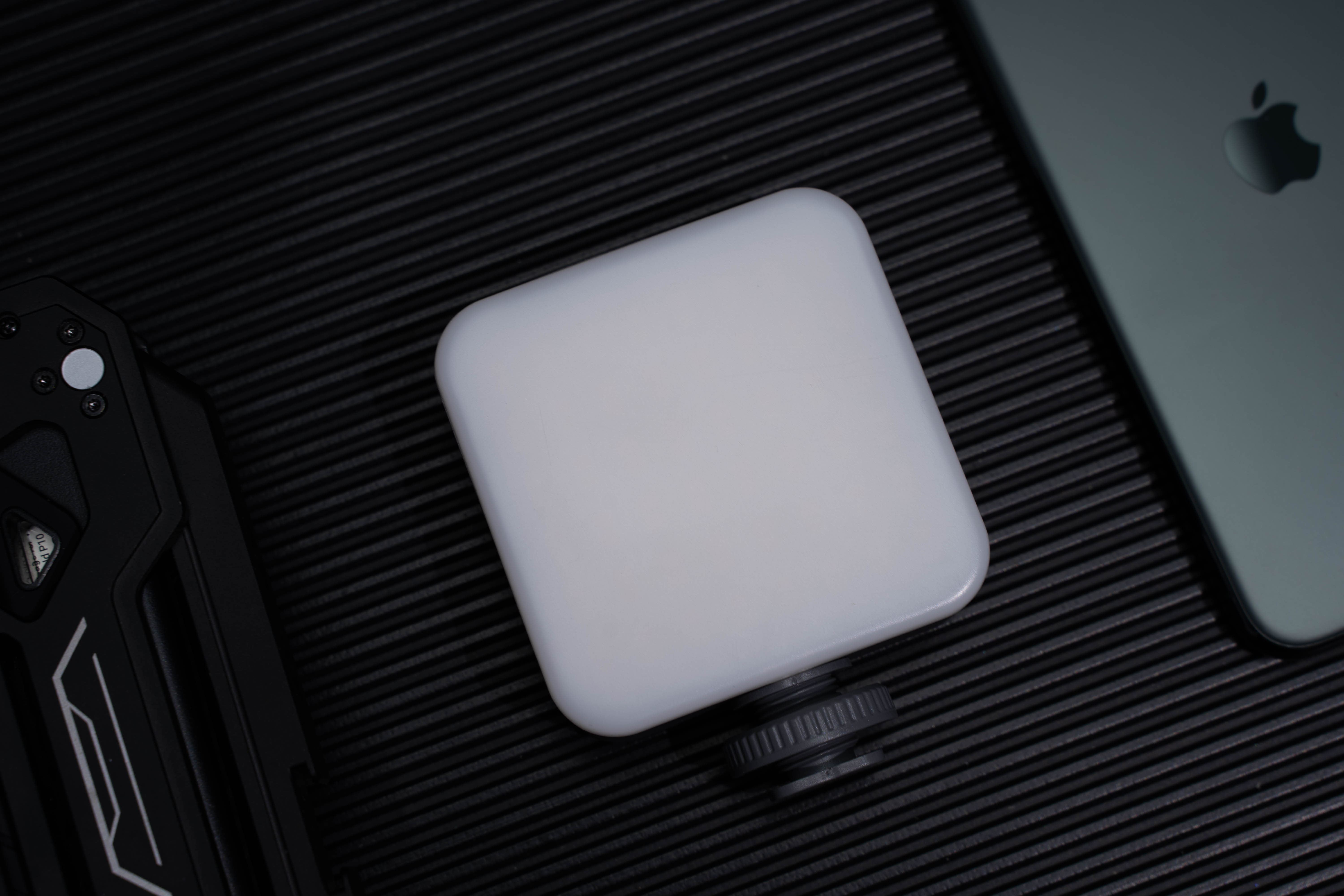 怎么用手机拍出大片？斯莫格手机折叠拓展框为视频创作者助力