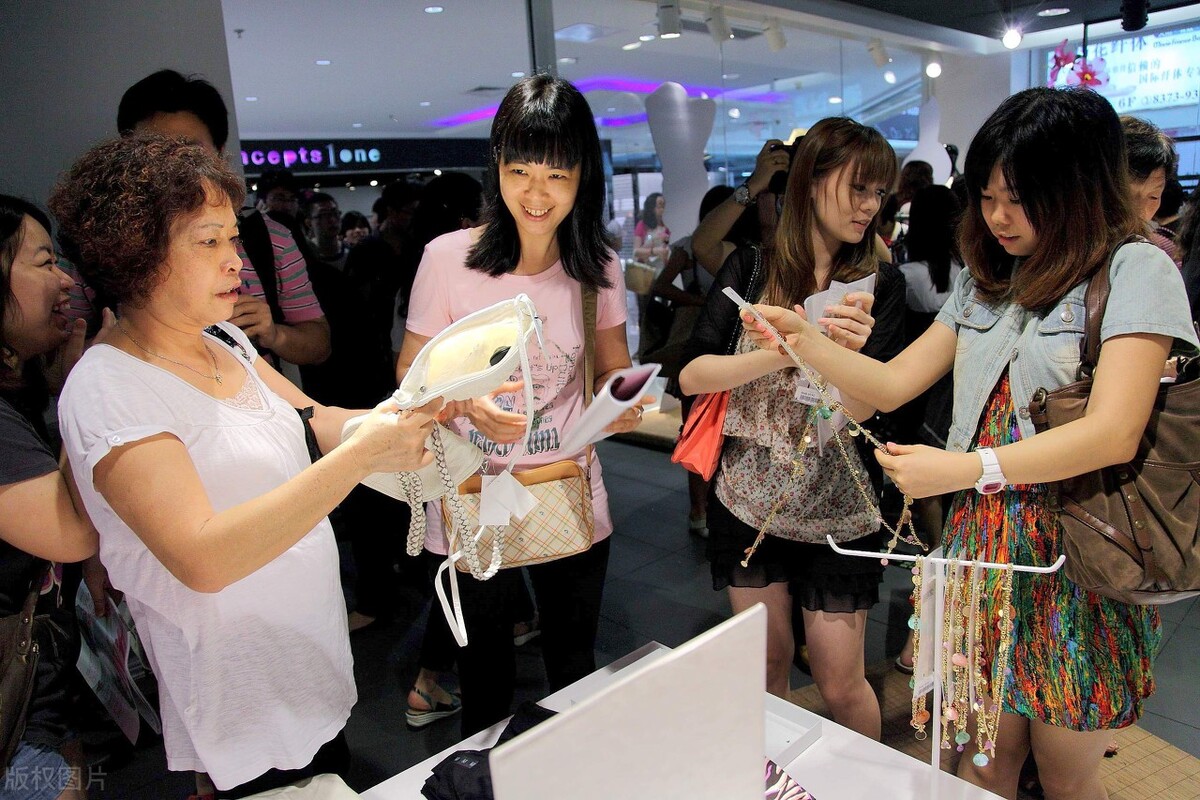 鄭州一家服裝店利用“0.1元賣內衣”，年盈利120萬，模式可借鑒