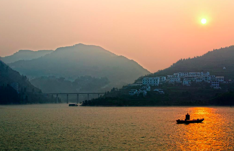 李白辞亲远游写下一诗，短短28字，尽显浓浓思乡之情