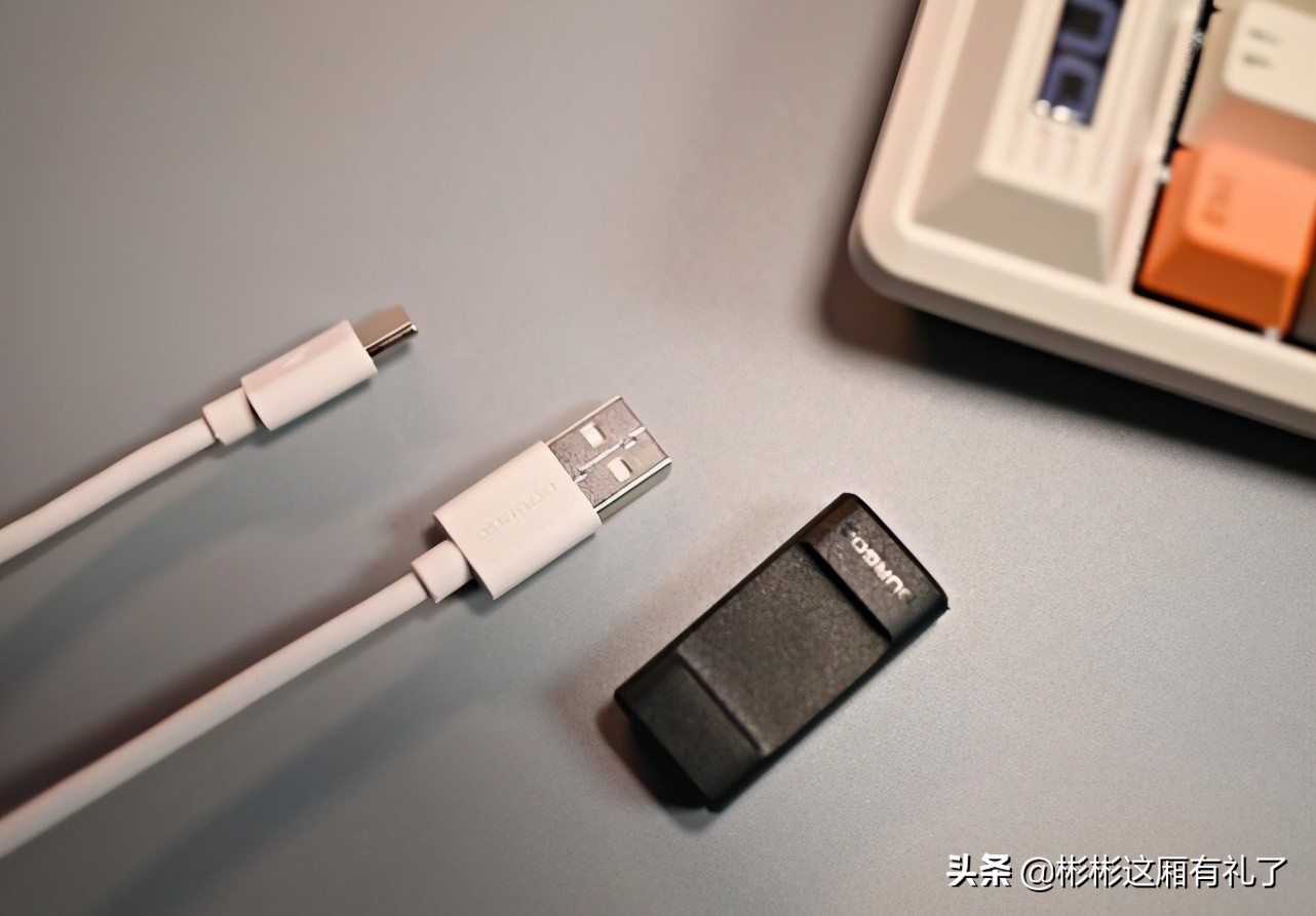 几把国外的复古机械键盘，还有国货杜伽FUSION