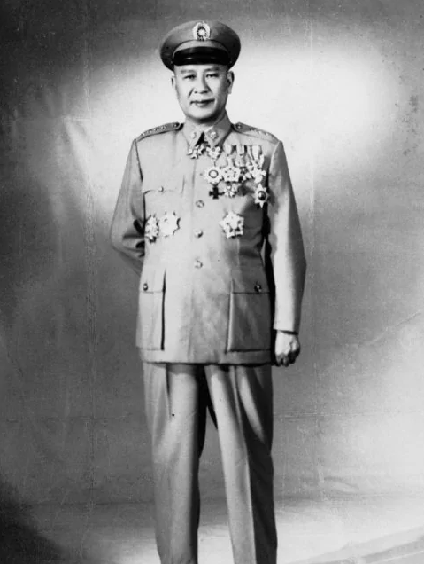 1949年攻打白崇禧，肖劲光来开会，林彪：亚楼，把情况和他说一下