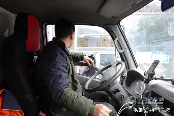 奥铃TX跟车半天 城市快运人的生活知多少