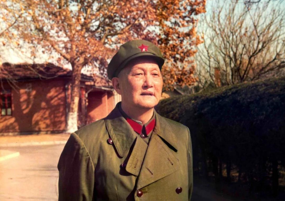 1977年，长春一老农被接到北京，成为中央军委委员，这是为何？