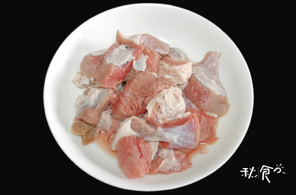 红烧牛肉怎么做，才能肉嫩、汤鲜？这2种料记得加，牛肉又嫩又香