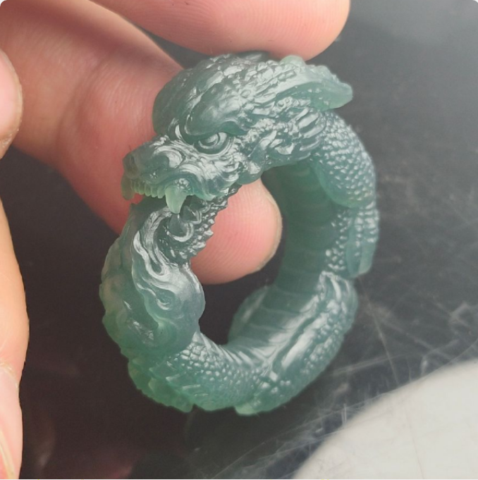 玉雕造物描绘塑造龙的形象