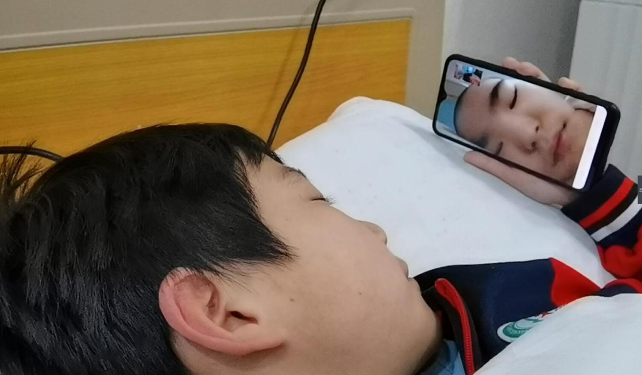 怕妹妹心疼，11岁哥哥为10岁妹妹捐骨髓忍住不哭