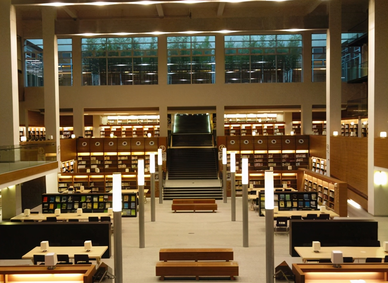 苏州大学图书馆(高校最美图书馆排行榜新鲜出炉)_国际教育网