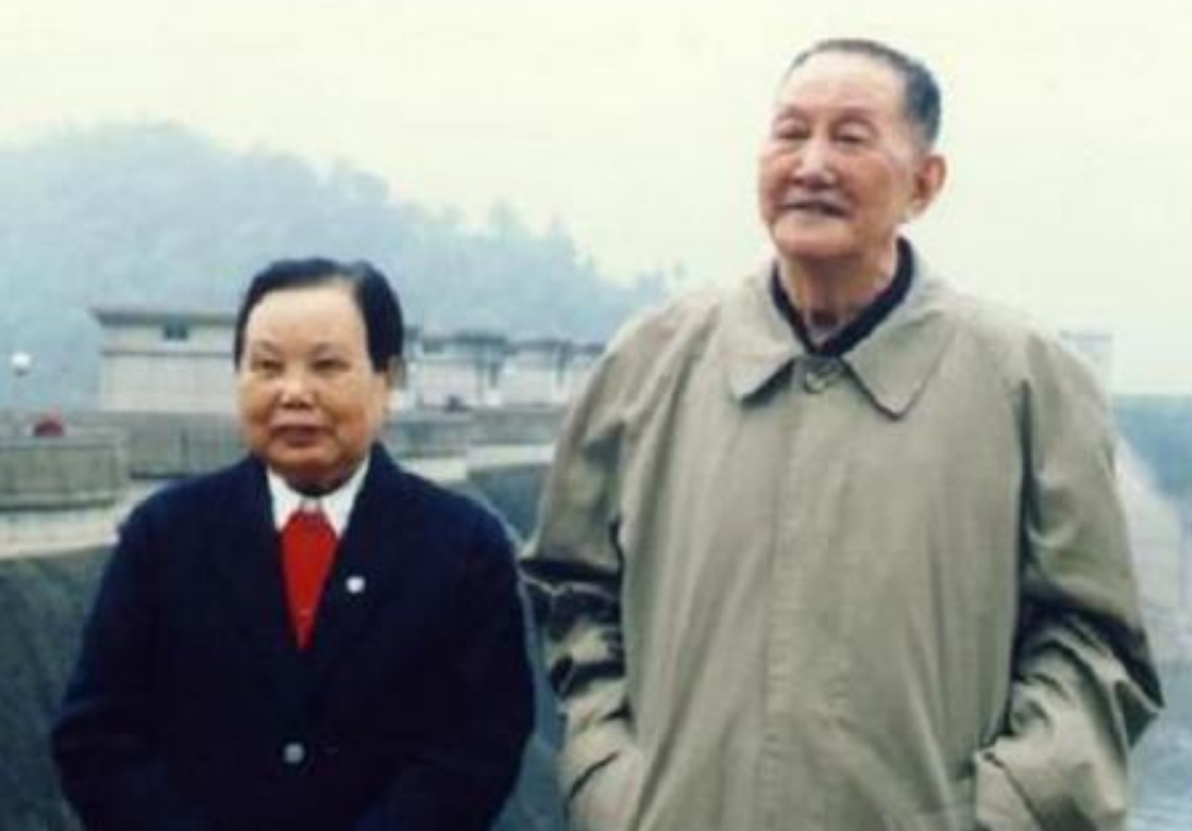 1977年，长春一老农被接到北京，成为中央军委委员，这是为何？
