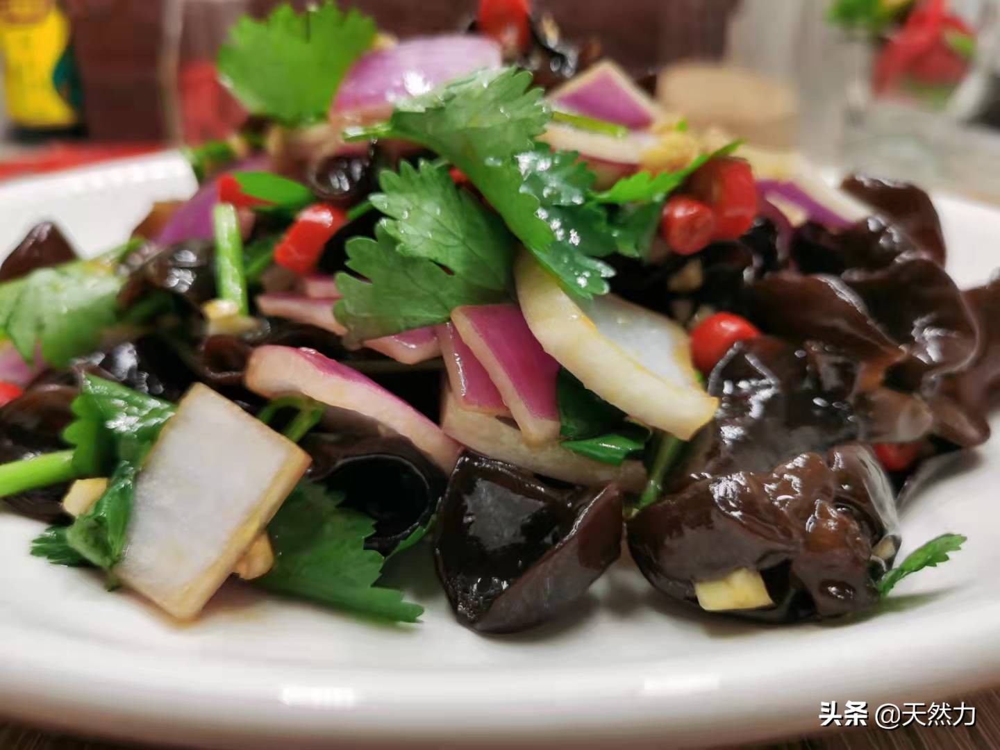 饭店的洋葱拌木耳是怎么做出来的，告诉你步骤和技巧，收藏好哦
