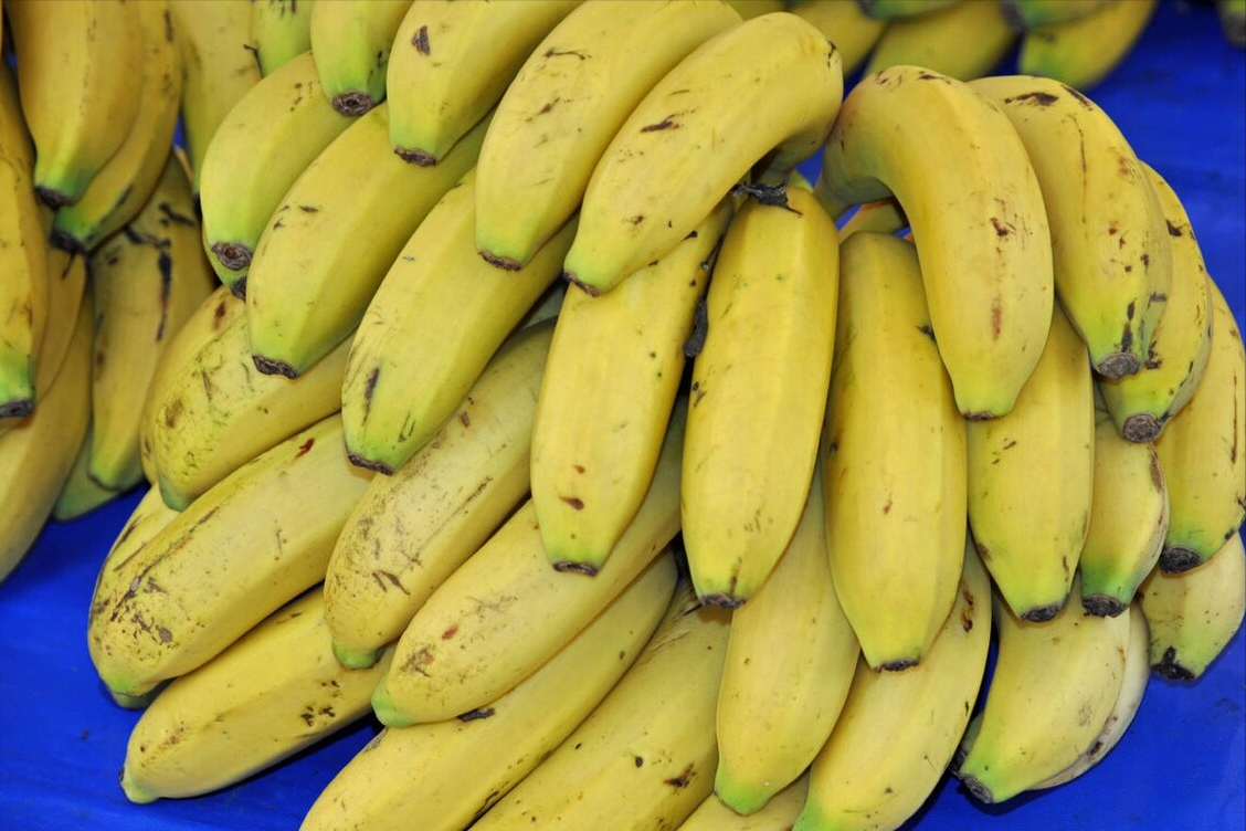 买香蕉，选直的还是弯的？口感区别大，记住4个窍门，绵软又香甜