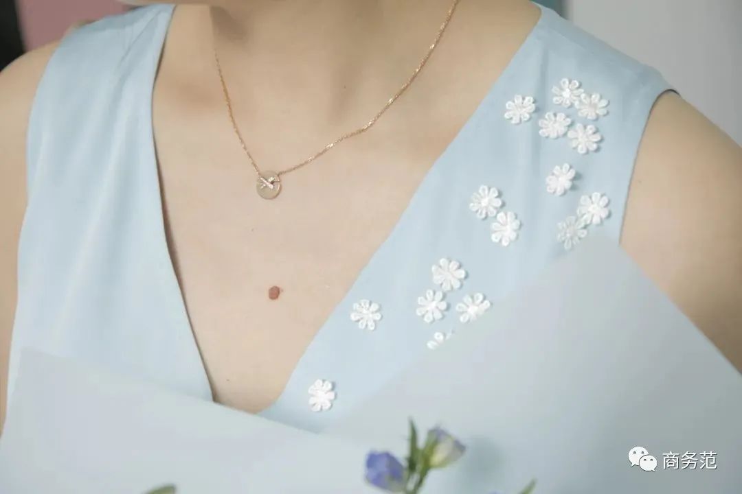 新生婴儿礼物（宝宝的新年礼物）