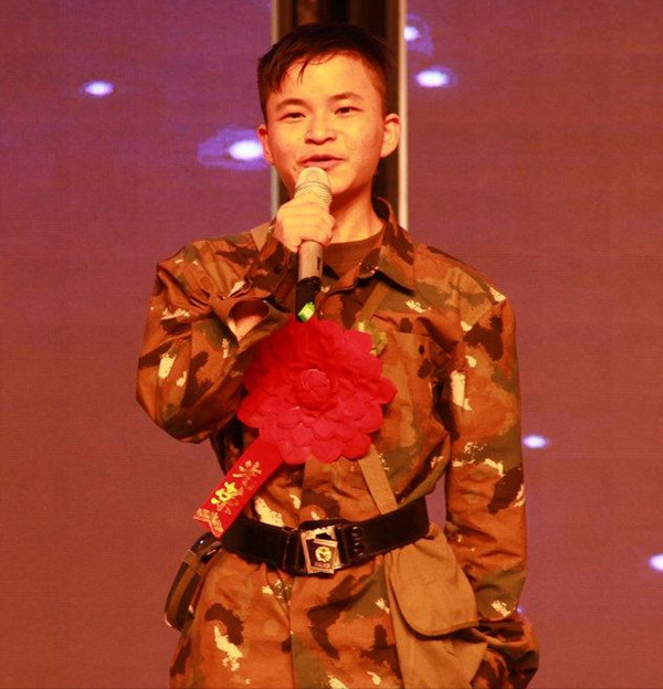 “抗震小英雄”林浩：立志考清华大学建筑系，后来为何当了明星？