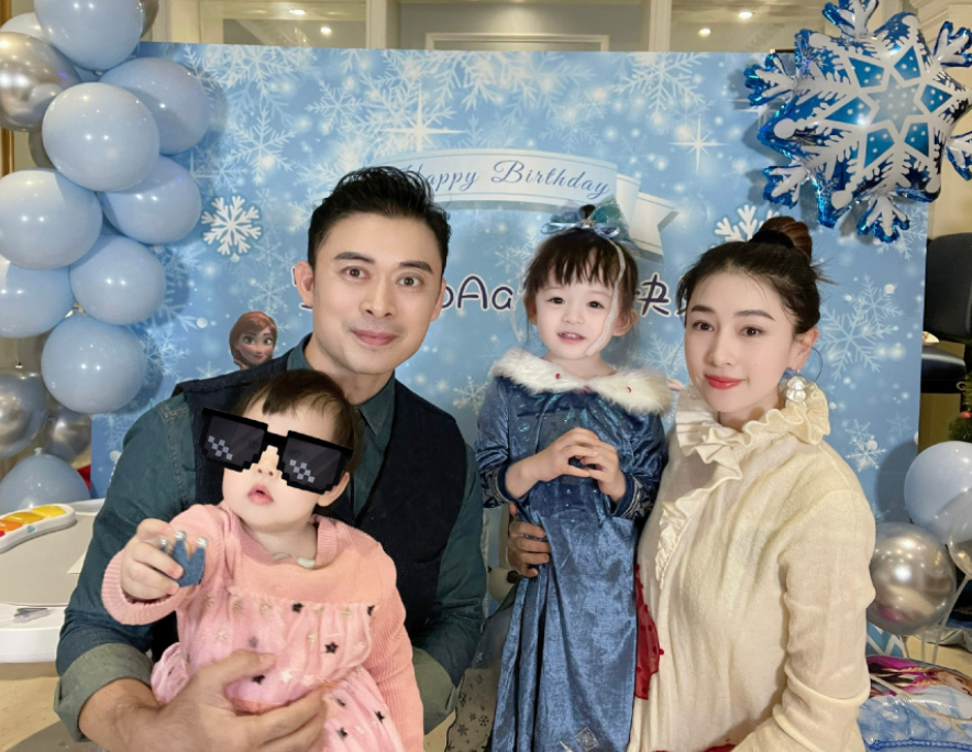 樊少皇4岁女儿吃劣质草莓生病！肚子疼到趴地上，发烧住院吓坏人